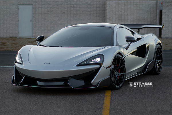 Фото дисков Strasse Wheels SM5R Deep Concave Monoblock Черный глянец на McLaren 570S