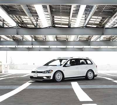 Фото дисков Rotiform PMF на Volkswagen Golf VIII