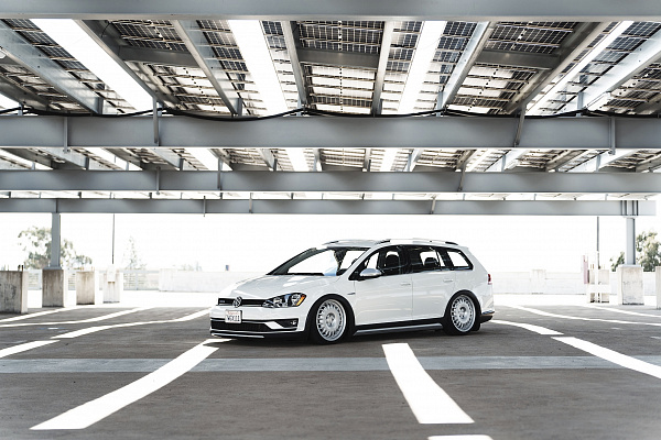 Фото дисков Rotiform PMF Серебро на Volkswagen Golf VIII