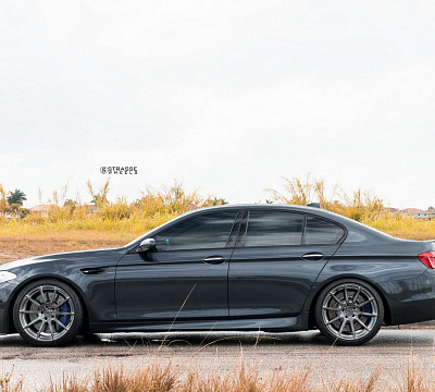 Фото дисков Strasse Wheels R10 Deep Concave Monoblock на BMW 5/M5 (F10)