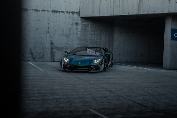 Фото дисков Brixton Forged TR05 Черный глянец на Lamborghini Aventador