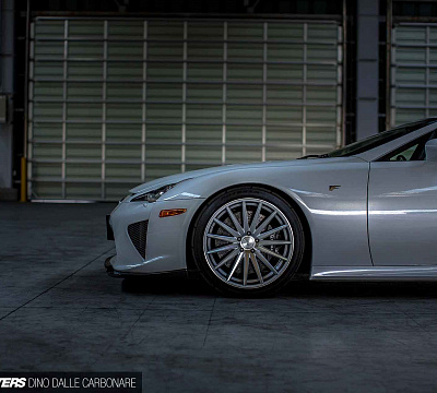 Фото дисков Vossen VFS-2 на Lexus LFA