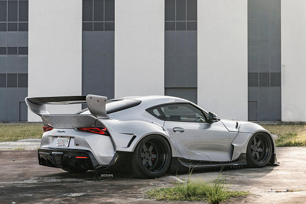 Фото дисков Strasse Wheels S6 Competition Черный сатин на Toyota Supra A90