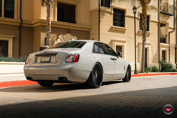 Фото дисков Vossen S17-16 Черный глянец на Rolls-Royce Ghost II