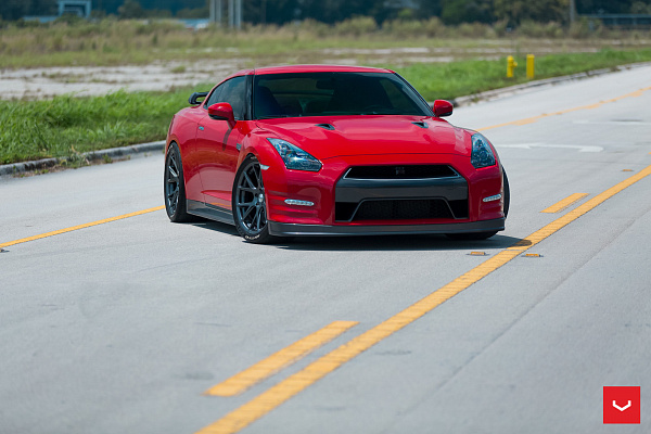 Фото дисков Vossen VFS-6 Глянцевый графит на Nissan GT-R
