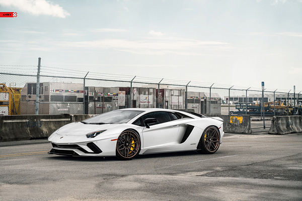 Фото дисков Anrky AN36 Сатиновая темная бронза на Lamborghini Aventador