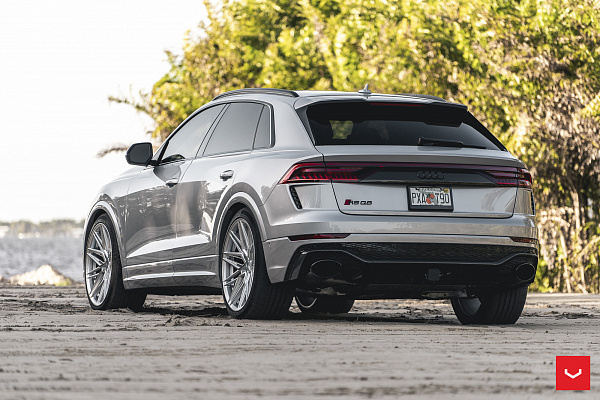 Фото дисков Vossen HF-7 Серебро на Audi Q8