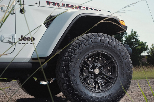 Фото дисков 4PLAY 4PS01 Черный глянец на Jeep Gladiator II (JT)
