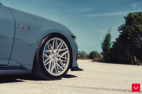 Фото дисков Vossen HF-7 Серебро на Ford Mustang VII