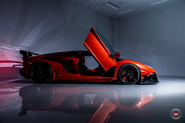 Фото дисков Vossen M-X6 Черный глянец на Lamborghini Aventador
