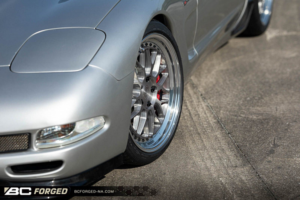 Фото дисков BC Forged LE81 // MLE81 Глянцевый тонированный лак на Chevrolet Corvette C5