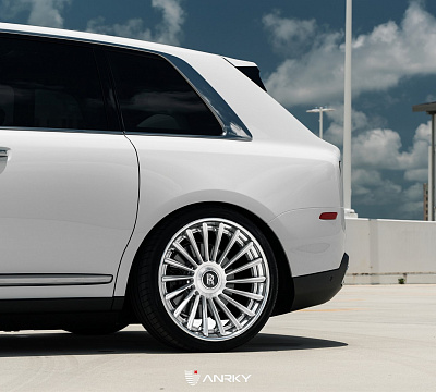 Фото дисков Anrky RF-382 на Rolls-Royce Cullinan