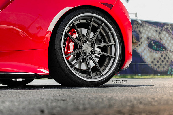 Фото дисков Strasse Wheels SV1 Deep Concave FS Сатиновый темный лак на Acura NSX II