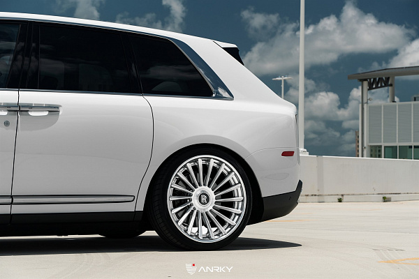 Фото дисков Anrky RF-382 Глянцевый лак на Rolls-Royce Cullinan