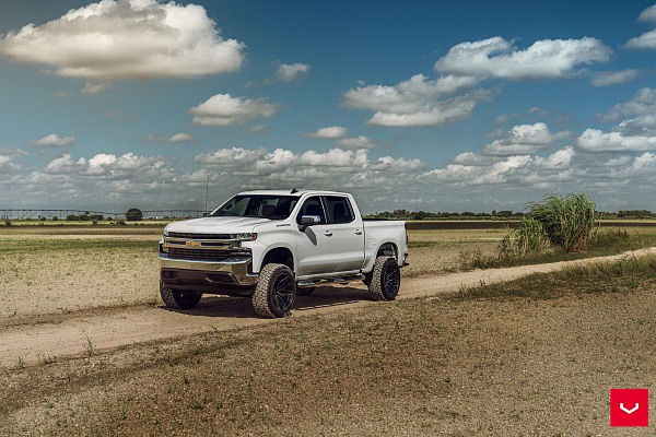 Фото дисков Vossen HF6-5 Черный глянец на Chevrolet Silverado IV