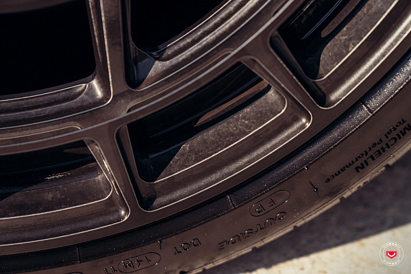 Фото дисков Vossen LC3-01 Глянцевый темный лак на Ford Mustang VI