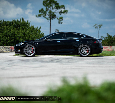 Фото дисков BC Forged HCA381 на Tesla Model S