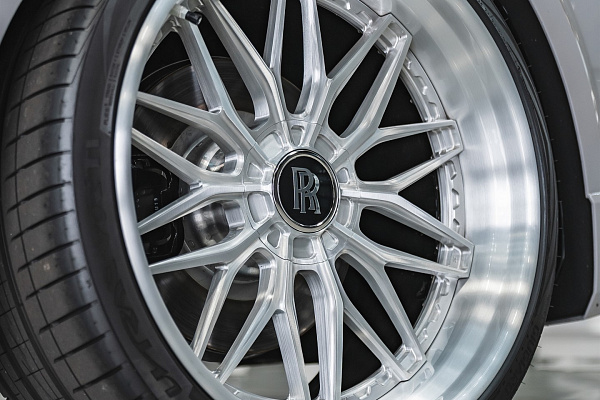 Фото дисков Anrky RS1 Глянцевый лак на Rolls-Royce Cullinan
