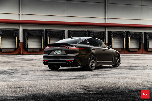 Фото дисков Vossen HF-1 Сатиновый графит на Kia Stinger