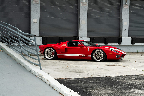 Фото дисков Anrky RS1 Глянцевая шампань на Ford GT I