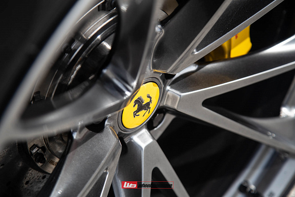 Фото дисков HRE P204 Глянцевый графит на Ferrari GTC4Lusso