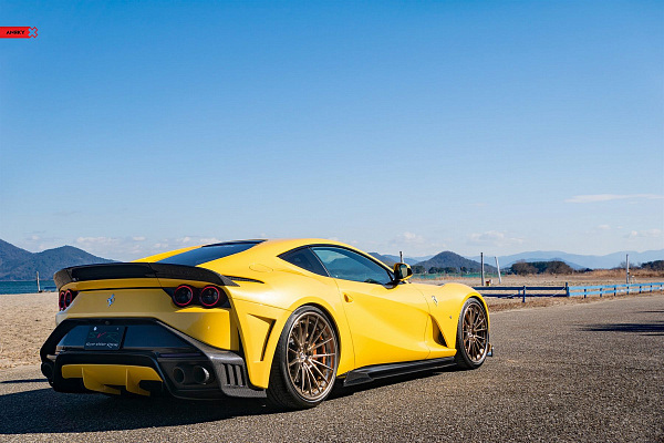 Фото дисков Anrky AN39 Глянцевая шампань на Ferrari 812