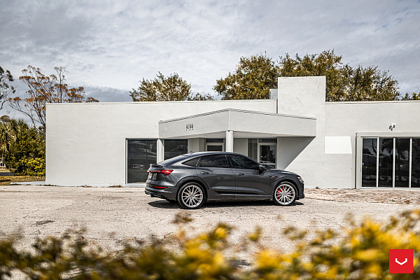 Фото дисков Vossen HF-4T Серебро на Audi E-tron