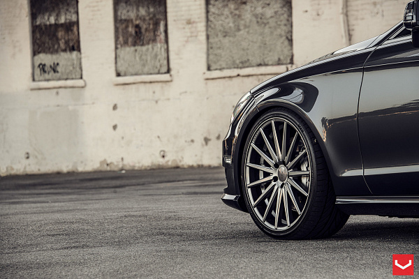 Фото дисков Vossen VFS-2 Глянцевый графит на Mercedes-Benz CLS (C218)