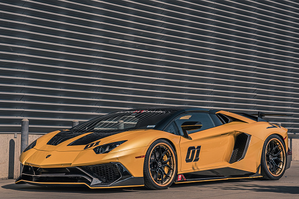 Фото дисков Brixton Forged CM5-R Черный глянец на Lamborghini Aventador