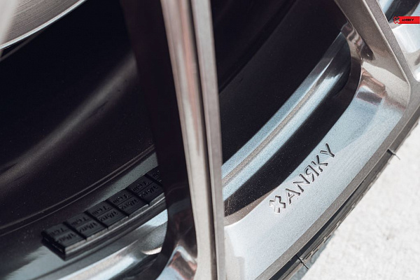 Фото дисков Anrky AN13 Глянцевый тонированный лак на Bentley Flying Spur II