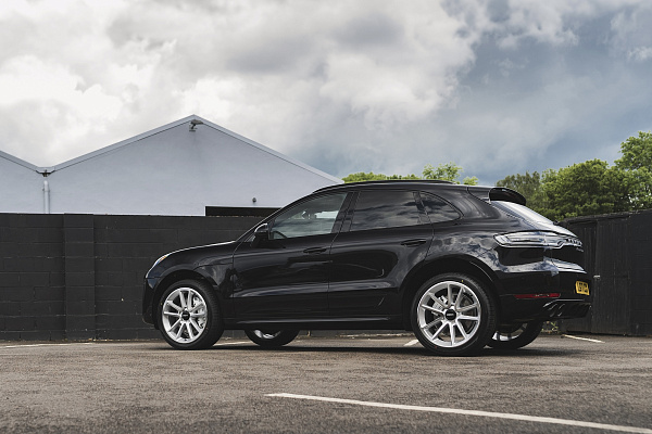 Фото дисков Rotiform BTL Серебро на Porsche Macan I
