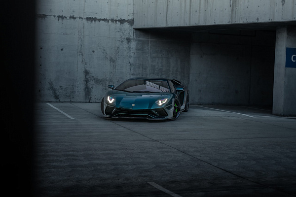 Фото дисков Brixton Forged TR05 Черный глянец на Lamborghini Aventador