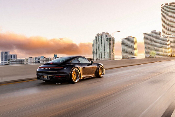 Фото дисков Strasse Wheels SC20 Track Сатиновое золото на Porsche 911 VIII