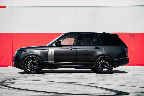 Фото дисков Anrky AN39 Черный глянец на Land Rover Range Rover IV
