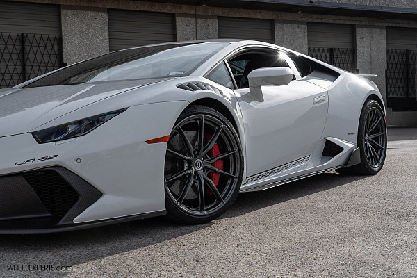Фото дисков HRE P104SC Глянцевый графит на Lamborghini Huracan