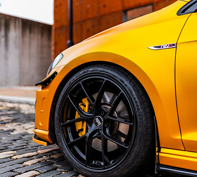 Фото дисков Bola FLE на Volkswagen Golf VII