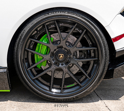 Фото дисков Strasse Wheels SM7 Deep Concave FS на Lamborghini Huracan