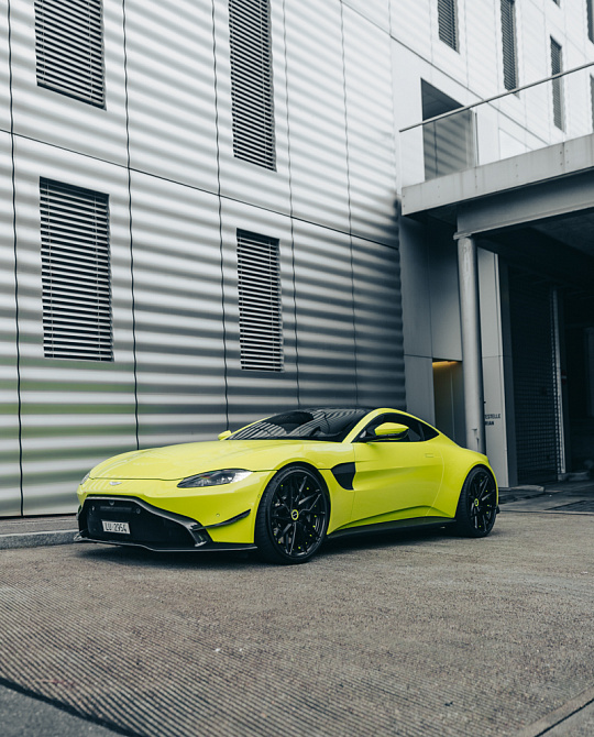 Фото дисков PF8 Черный сатин на Aston Martin Vantage 4
