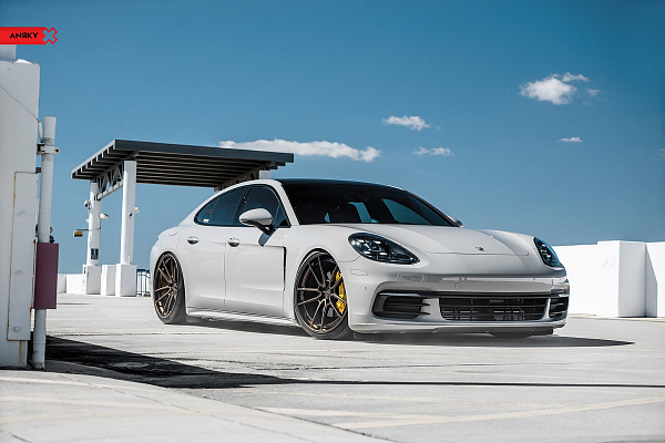 Фото дисков Anrky AN34 Сатиновая темная бронза на Porsche Panamera III