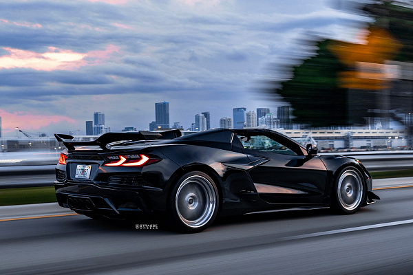 Фото дисков AL13 R10 Глянцевый лак на Chevrolet Corvette C8