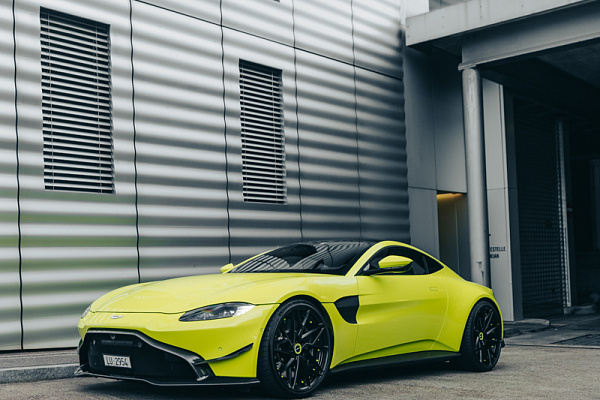 Фото дисков Brixton Forged PF8 Черный сатин на Aston Martin Vantage 4