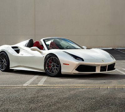 Фото дисков 1886 Wheels XR004 на Ferrari 488