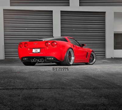 Фото дисков Strasse Wheels R10 Performance на Chevrolet Corvette C6