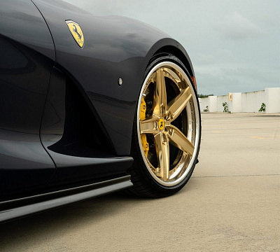 Фото дисков Anrky AN35 на Ferrari 812