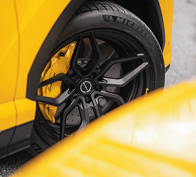 Фото дисков Brixton Forged PF9 на Lamborghini Urus