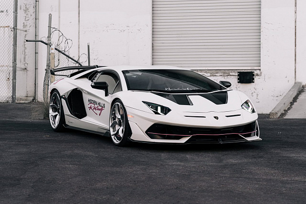 Фото дисков Brixton Forged NC01-R Серебро на Lamborghini Aventador