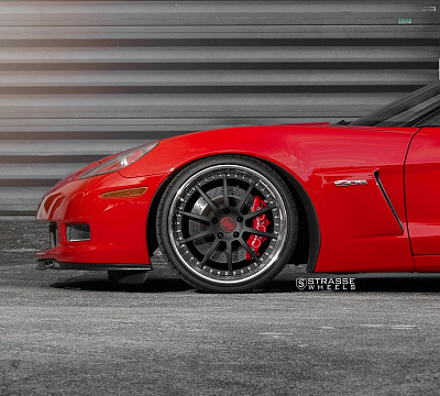 Фото дисков Strasse Wheels R10 Performance на Chevrolet Corvette C6