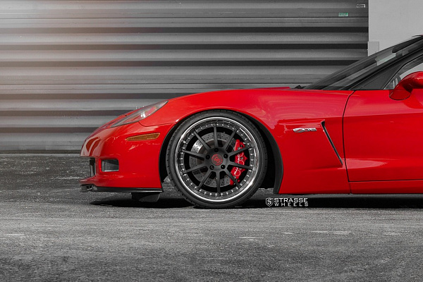 Фото дисков Strasse Wheels R10 Performance Другой цвет на Chevrolet Corvette C6