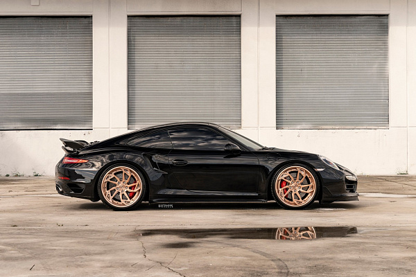 Фото дисков Strasse Wheels SB1 Deep Concave FS Сатиновое золото на Porsche 911 VII