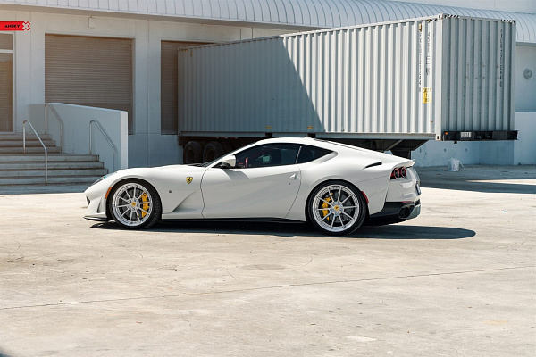 Фото дисков Anrky AN28 Полированный лак на Ferrari 812